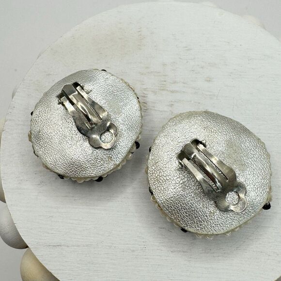 Vintage Seed Bead Flower Button Earrings Clip On Retro Black Eyed Susan - Picture 5 of 6